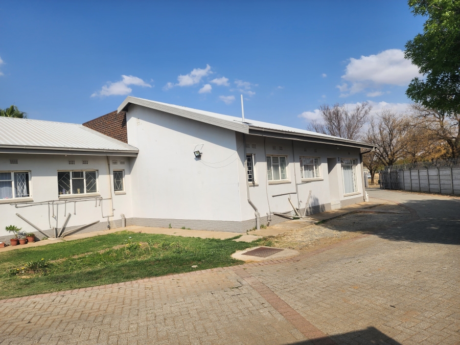 3 Bedroom Property for Sale in Seemeeupark Free State